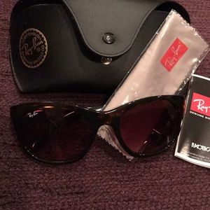 Like new tortoise ray bans w/case